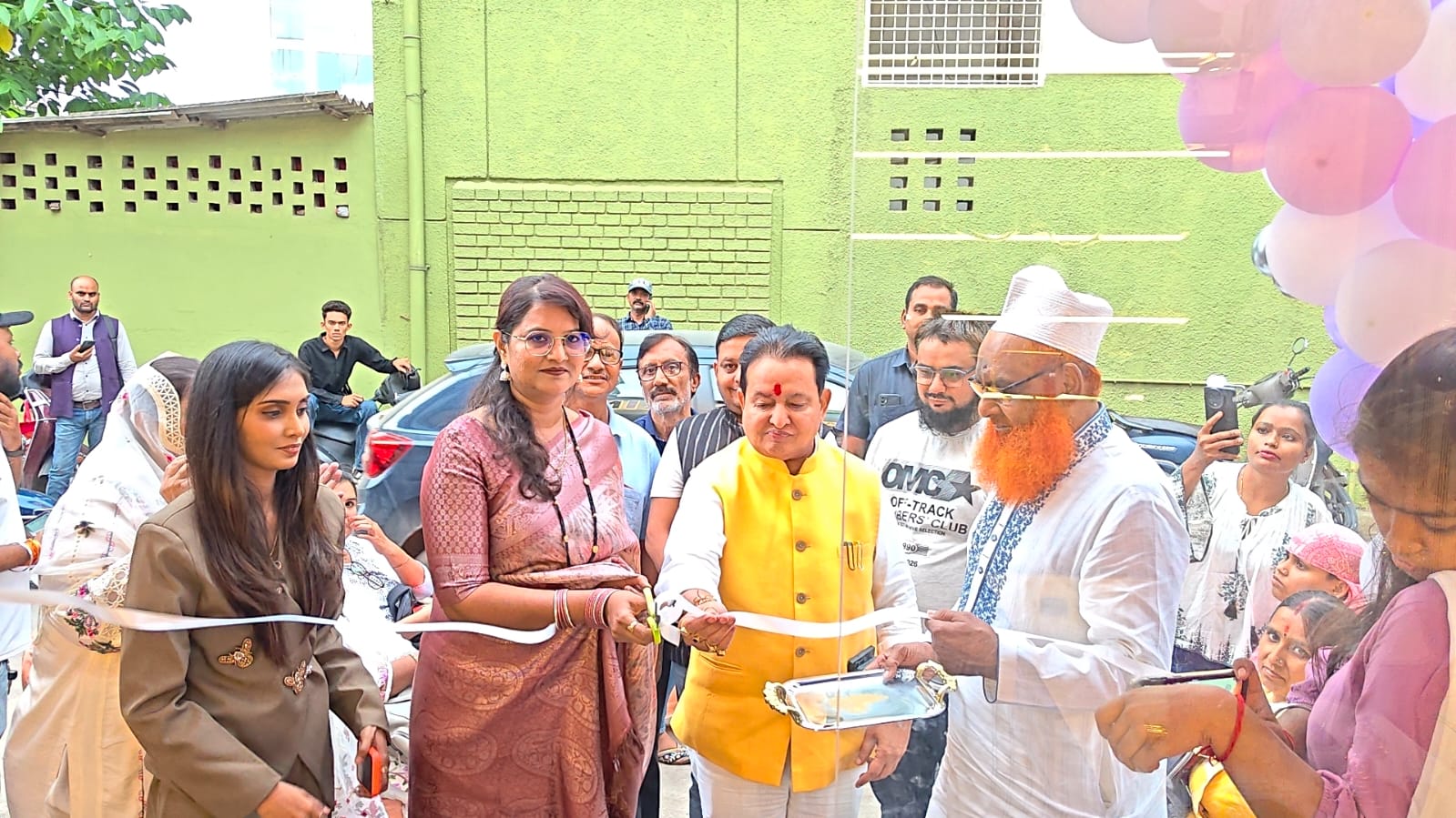 विधायक संपत अग्रवाल व सैय्यद सलमा ने किया नेल्स बाय सकीना का भव्य शुभारंभ।                   