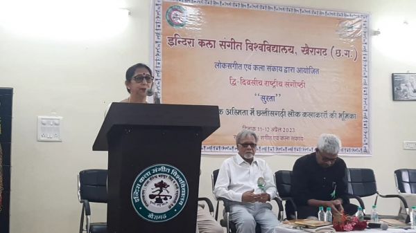 लोक कलाकारों के प्रति समाज का भाव अहसान करने जैसा न हो : विनोद वर्मा*